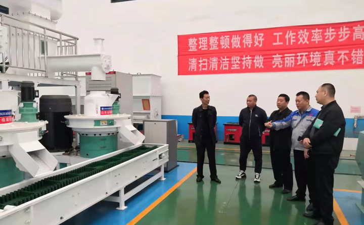 黑龍江省人大代表到山東金格瑞考察農(nóng)林生物質(zhì)鋸末顆粒機項目 黑龍江省人大代表到山東金格瑞考察農(nóng)林生物質(zhì)鋸末顆粒機項目